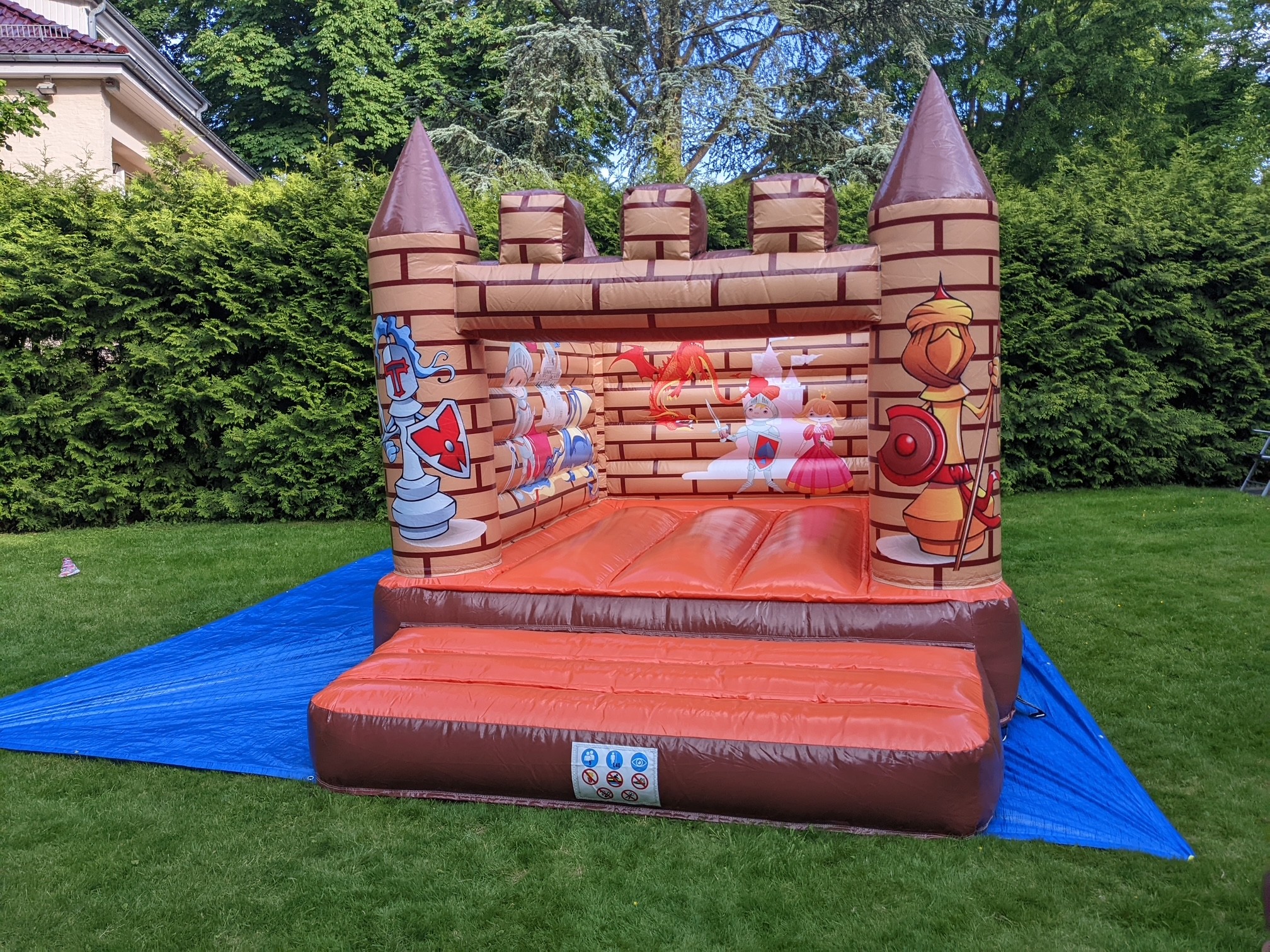 Hüpfburg kleiner Ritter